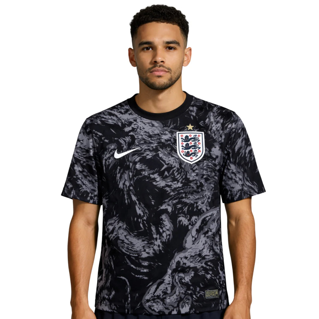 Camisola Inglaterra Pré-Jogo 26/27 - Modelo